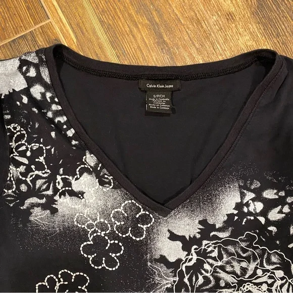 Calvin Klein Jeans Graphic T-shirt - Picture 2 of 4